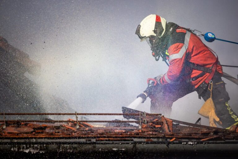 Grossbrand in Amriswil: Feuer in Industrie- und Wohngebäude unter Kontrolle +++ Mehrere 100’000 Franken Schaden