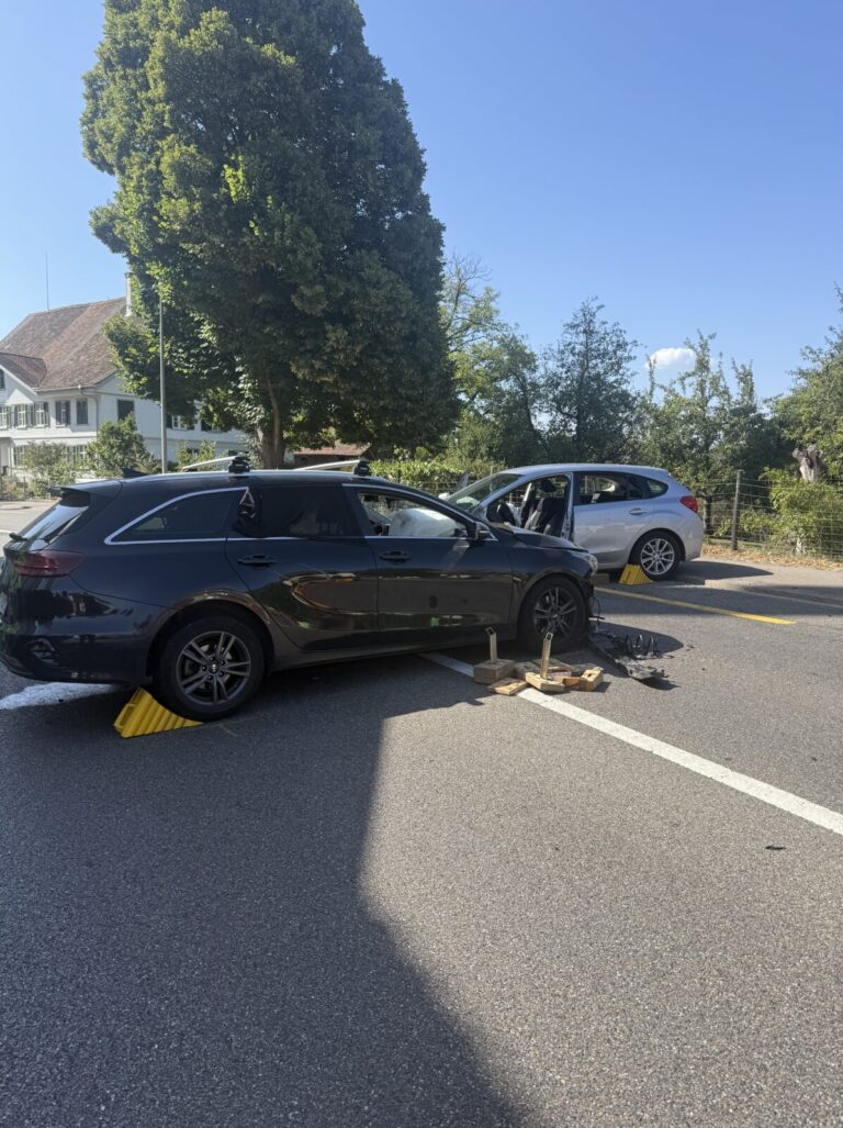 Mehrere Personen nach Crash zweier Autos in Erlen TG verletzt